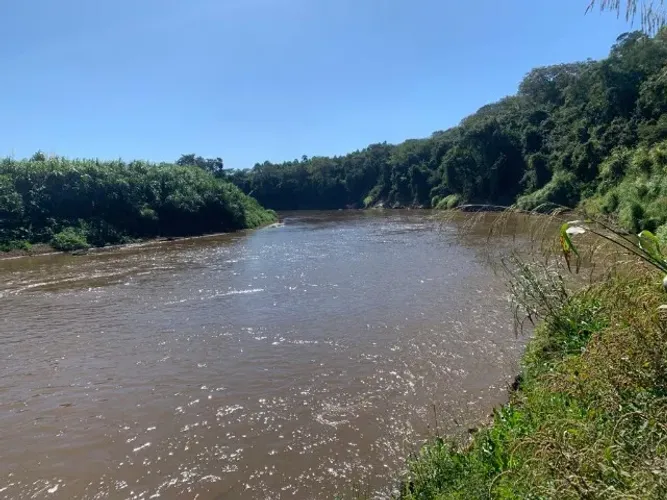 Terreno 2ha rio das Velhas passando no fundo próximo ao centro local, Baldim.