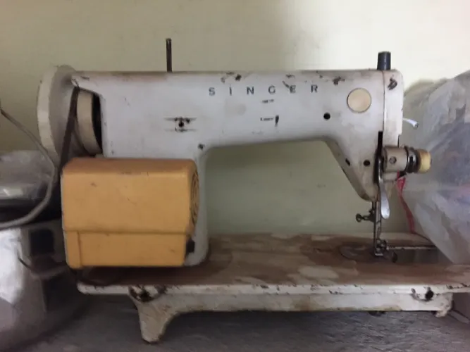 Máquina costura Singer