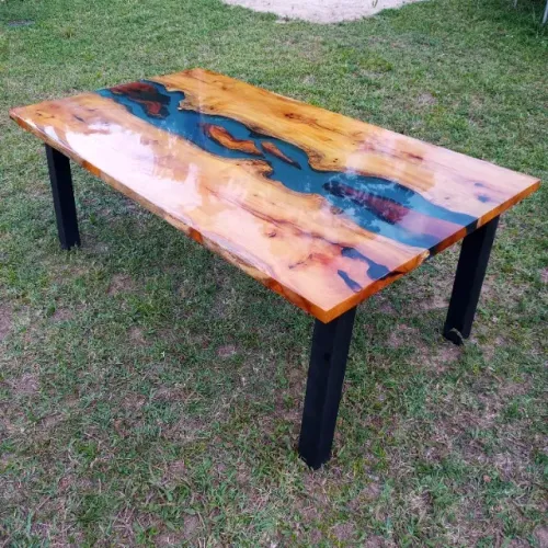 Mesa de jantar em madeira resina