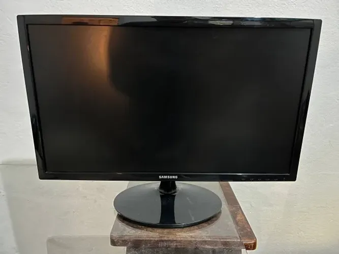 Monitor Samsung 24" com Hdmi S24D332H