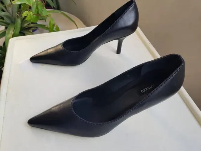 Sapato Social Scarpin Arezzo de couro bico fino preto