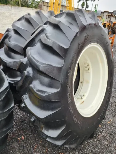 Par de Pneus Agrícolas Completos Seminovos, Medida: 18.4-30 R1, Goodyear 10 Lonas