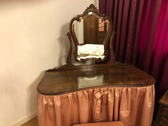 Penteadeira Antiga de Madeira com Espelho