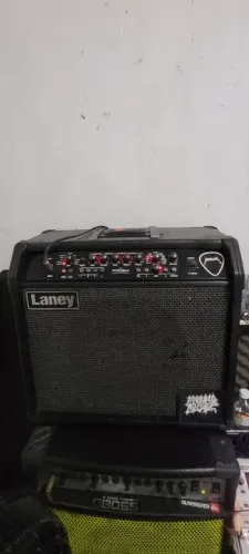 Amplificador de guitarra Laney Prism P65 100w com distorção impecável 1x12