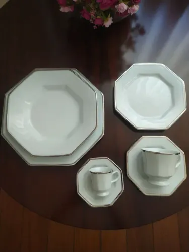 Jogo de jantar, chá e café com detalhes no prata, porcelana SCHMIDT