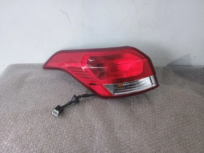 Lanterna traseira esquerda Hyundai Creta 2017 a 2023 original C detalhe 