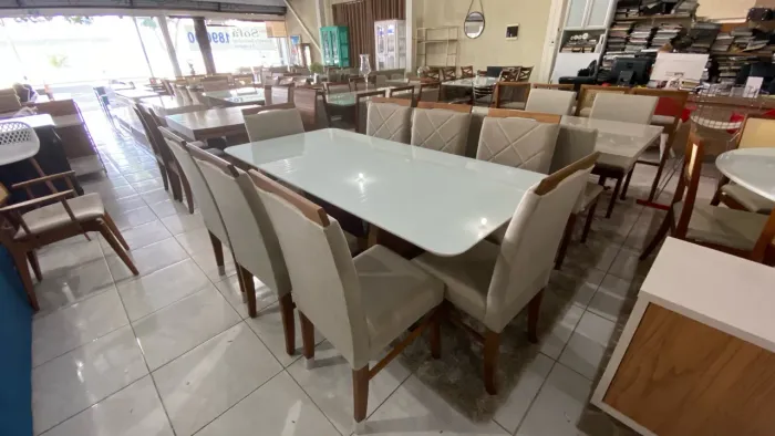 Mesa de Jantar com 10 Cadeiras de madeira pronta entrega