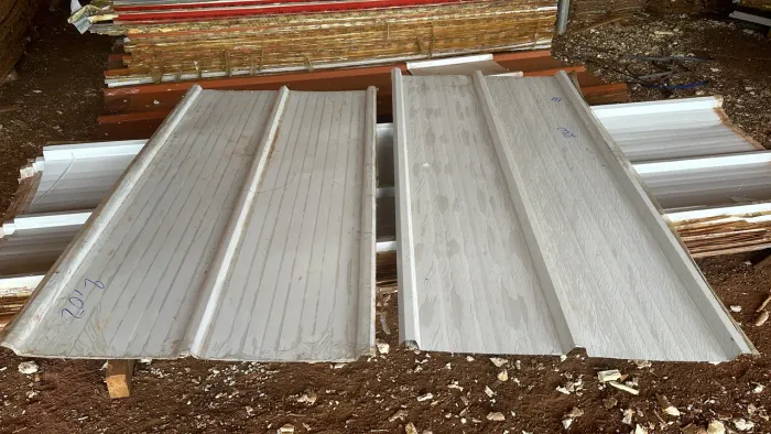 Vendo telhas pra cobertura e tapumes pra obra 