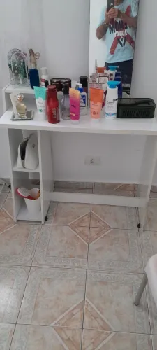 MESA PARA TOUCADOR/COMPUTADOR MED. 0.89M. C X 0.40M. L. X 0.77 M. ALT.