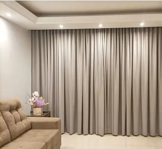 Cortina bleckaut em tecido para trilho suiço