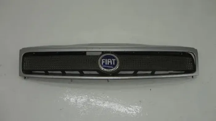 Grade Frontal Com Moldura Fiat Palio 04 A *