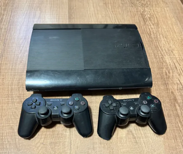 Console Ps3 super slim 250GB2 bloqueado com 1 controle. !Não aceito troca.