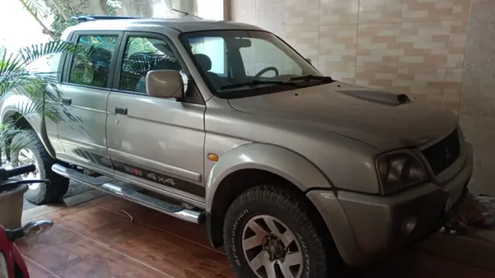 Mitsubishi L200 Sport HPE 2.5 4X4 CD DTI Dies. Mec. 2004