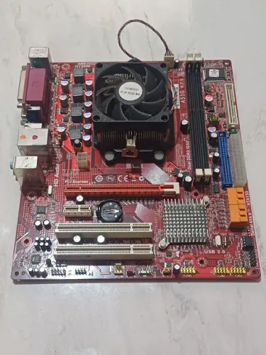 Kit Placa-Mãe A51G V:7.1 Dual DDR3 1333 - Usada