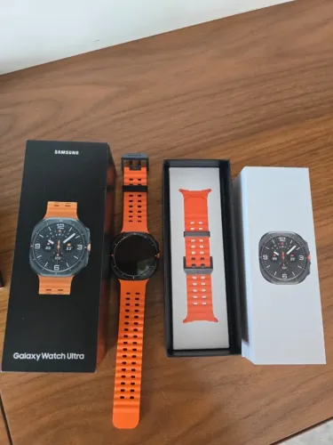 Samsung Galaxy Watch Ultra 46mm LTE - Titânio Cinza