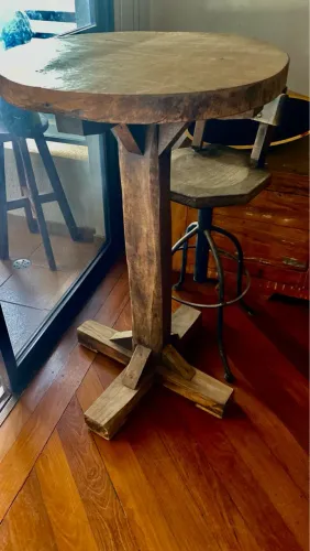 Conjunto de mesa e cadeira  giratória de madeira maciça rústica 