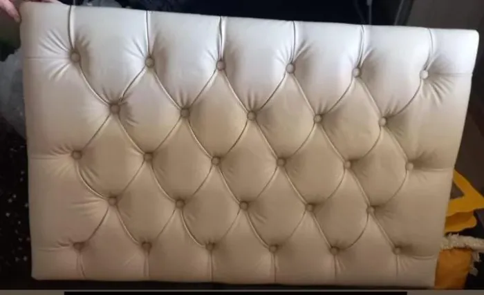 Cabeceira de cama de solteiro em courino 