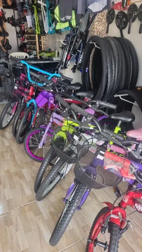 Bicicletas Infantis Coloridas com Cesta e Sem Marcha
