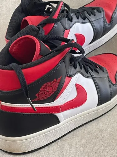 Tênis Jordan 1 Mid