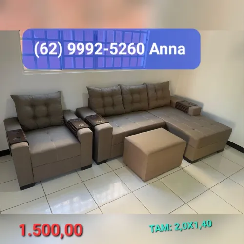 Sofá chaise com 4 lugares e puff