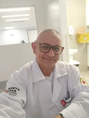 Cuidador e acompanhante, técnico de enfermagem a 29 anos, 8 anos no SAMU.