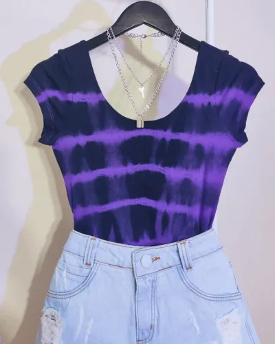 Body tie dye canelado roxo e preto
