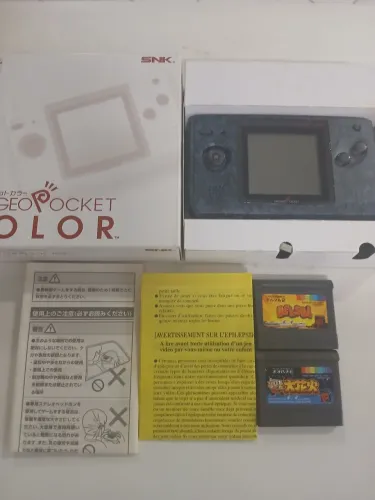 Neo Geo Pocket Color com 2 jogos