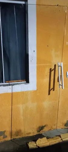 Porta de blindex , perfeita.