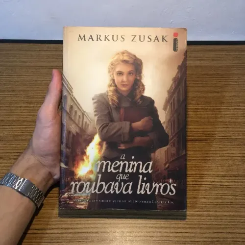 Livro A Menina Que Roubava Livros - Editora: Intrínseca - Markus Zusak