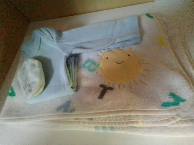 Cobertor e roupas bebê 