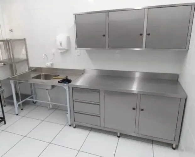 A. Inox sob medida Mobiliário de cozinha industrial em aço inox