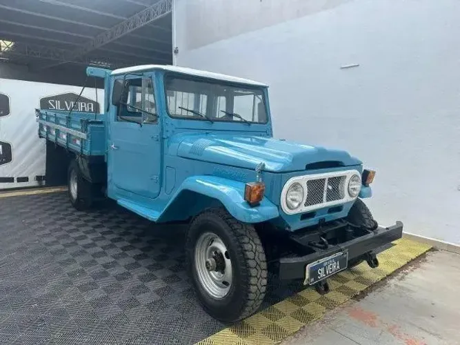 Toyota Band.Picape CD 2P Chassi Longo Diesel 1975