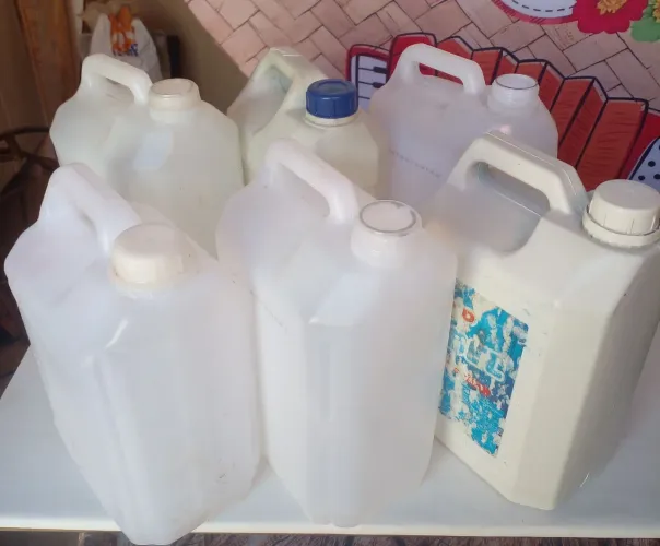 Galões plásticos para diversos fins - Usados