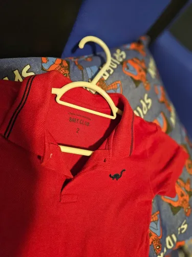 Polo infantil vermelha