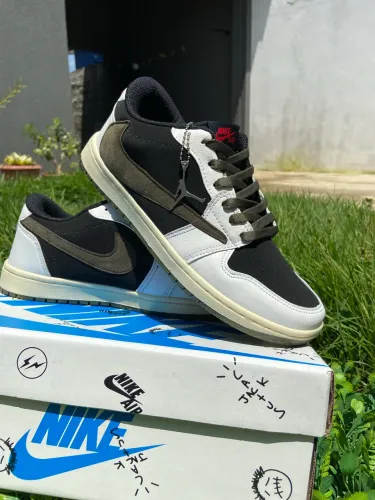 Air jordan 1 travis scott