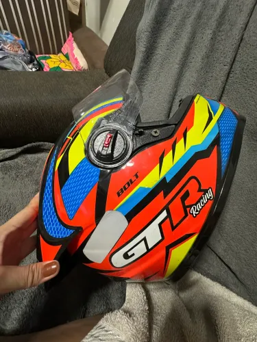 Capacete a venda 400 laranja /200 preto