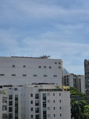 Quarto e Sala no Leblon na Av. Ataulfo de Paiva