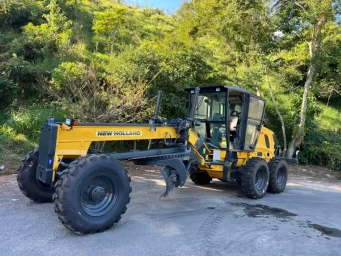 MOTONIVELADORA NEW HOLLAND RG140B ANO 2011/2011
