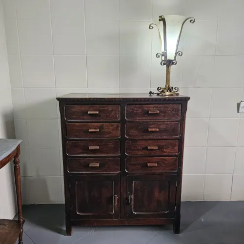 Móveis antigos, estante ou porta ferramentas antiga, antiguidades