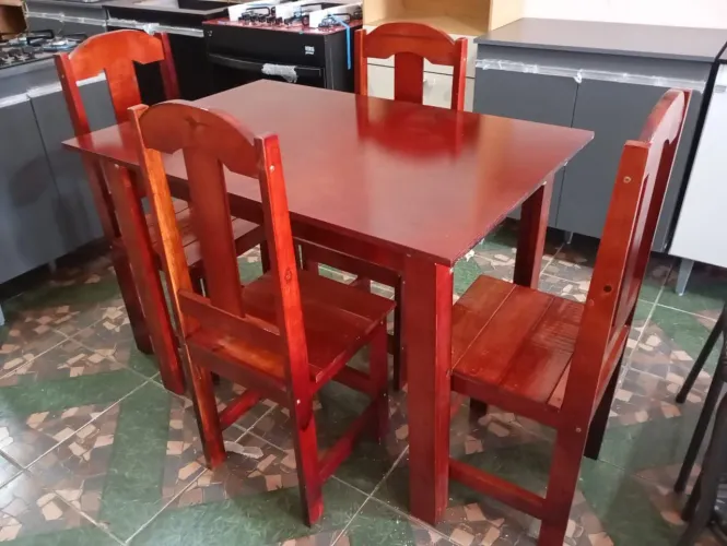 Mesa em Madeira nova