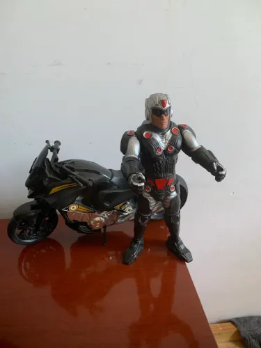 Boneco Policial com Moto - 20cm - Semi Novo