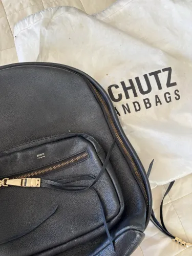 Mochila Schutz toda em couro