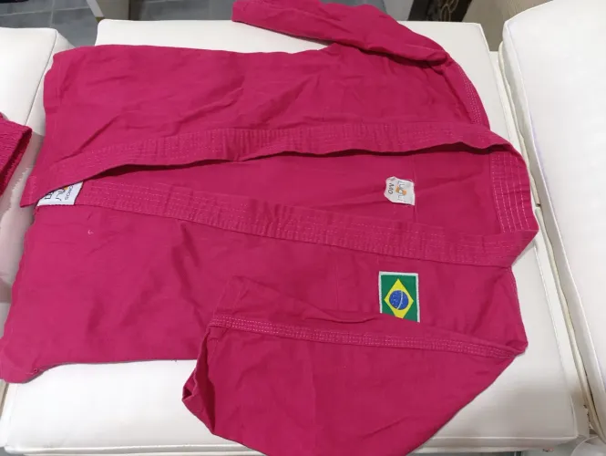 Kimono para jiu-jitsu , tamanho p, para criança até 4 anos.