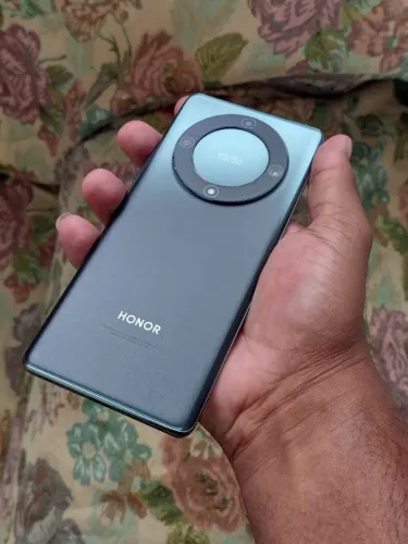 Honor magic 5 lite 256GB 8+8RAM 