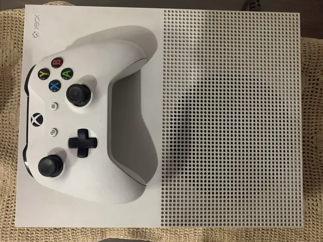 Xbox one s 500gb branco + 1 controle + 4 jogos