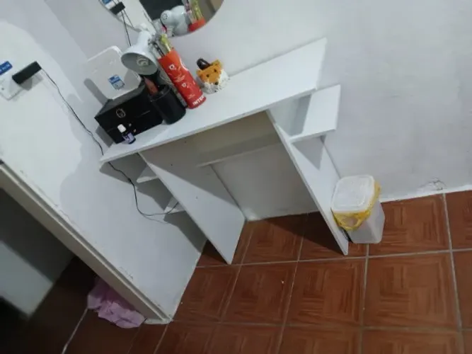 Escrivaninha branca com prateleiras - modelo gamer/estudo