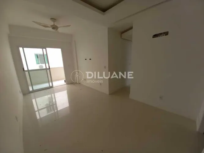 Apartamento - / Residencial / Recreio dos Bandeirantes