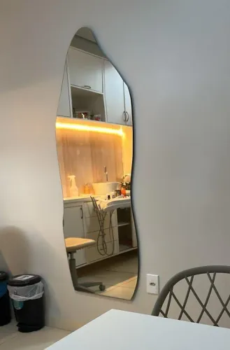 Espelho de Parede Design Moderno - Elegância para seu Espaço!
