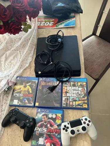 Playstation 4 + Jogos + 2 Controles