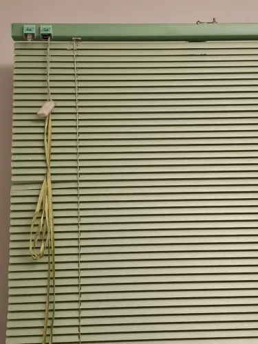 Persiana Verde Clarinha luxaflex 2.20m largura 1,50 altura